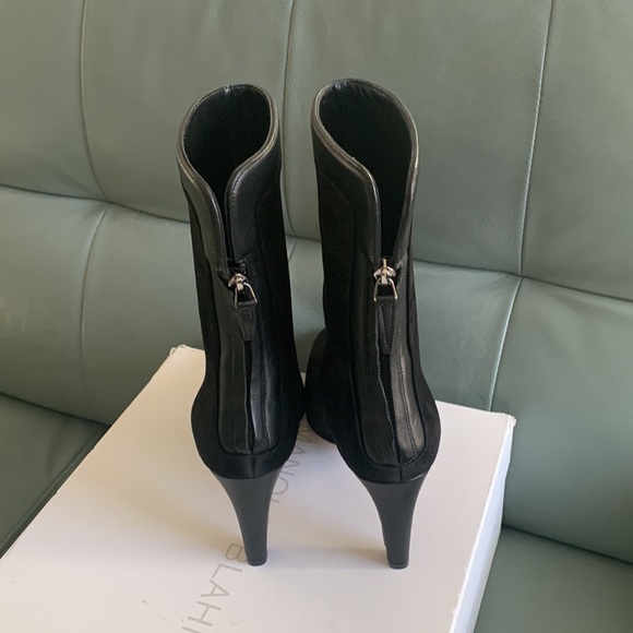 Manolo Blahnik Zufapla Suede Stiletto Ankle Booties - Picture 3 of 8